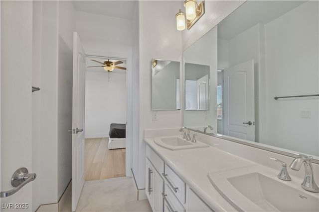 7324 West WHITE BLOOM Avenue, Las Vegas, NV 89117