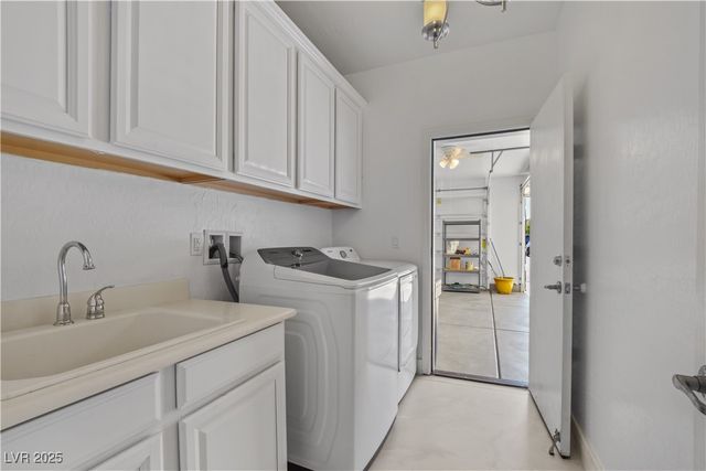 7324 West WHITE BLOOM Avenue, Las Vegas, NV 89117