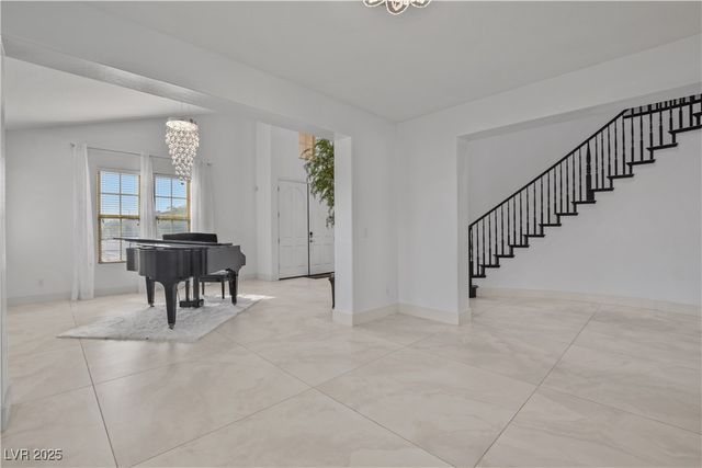 7324 West WHITE BLOOM Avenue, Las Vegas, NV 89117