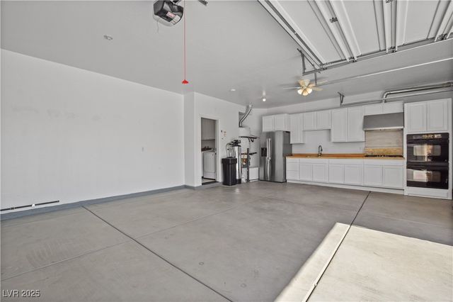 7324 West WHITE BLOOM Avenue, Las Vegas, NV 89117