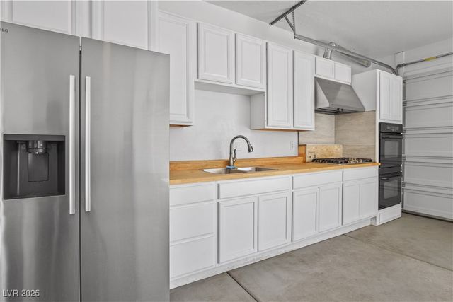 7324 West WHITE BLOOM Avenue, Las Vegas, NV 89117