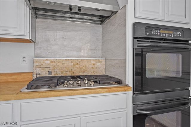 7324 West WHITE BLOOM Avenue, Las Vegas, NV 89117