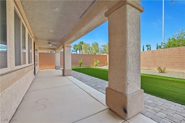 7324 West WHITE BLOOM Avenue, Las Vegas, NV 89117