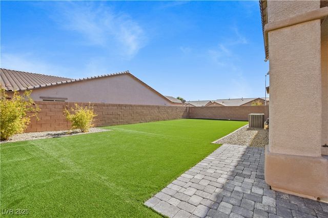 7324 West WHITE BLOOM Avenue, Las Vegas, NV 89117