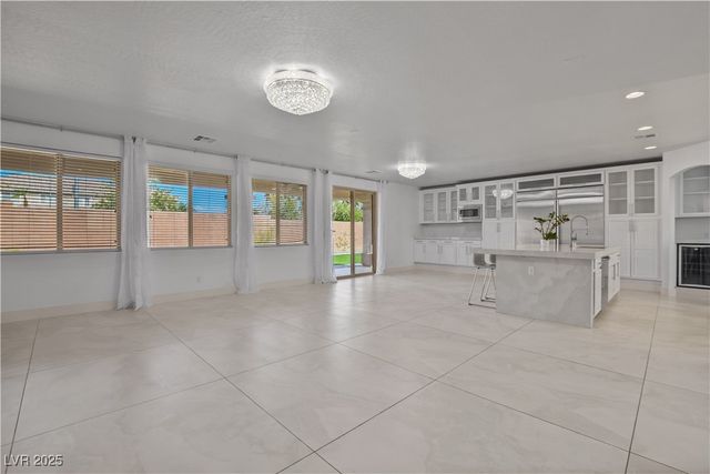 7324 West WHITE BLOOM Avenue, Las Vegas, NV 89117