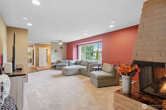 13710 SE 251st Place, Kent, WA 98042