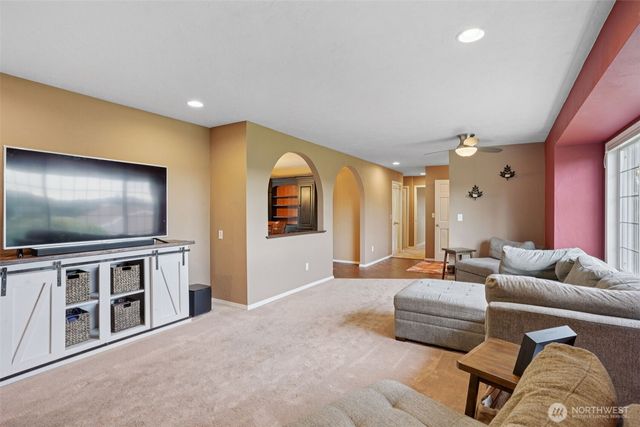 13710 SE 251st Place, Kent, WA 98042