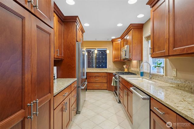 13710 SE 251st Place, Kent, WA 98042