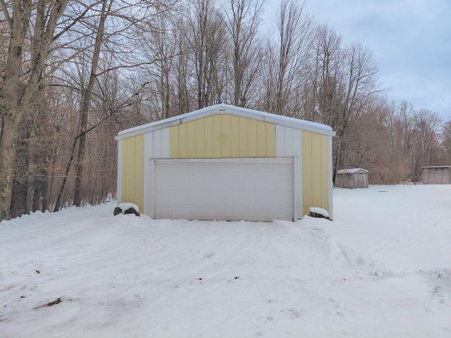 2240 E Haskell Lake Road, Harrison, MI 48625