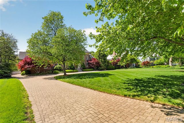 25 Fair Oaks Drive, St Louis, MO 63124