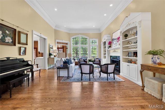 25 Fair Oaks Drive, St Louis, MO 63124