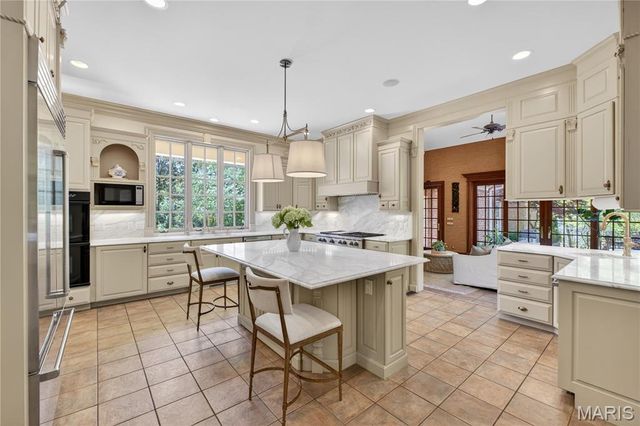 25 Fair Oaks Drive, St Louis, MO 63124