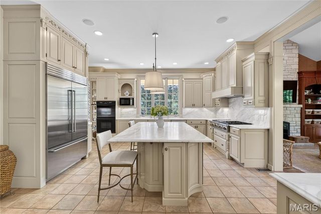 25 Fair Oaks Drive, St Louis, MO 63124