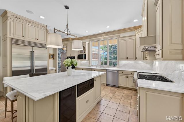 25 Fair Oaks Drive, St Louis, MO 63124