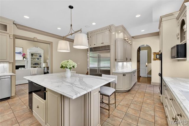 25 Fair Oaks Drive, St Louis, MO 63124