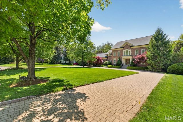 25 Fair Oaks Drive, St Louis, MO 63124