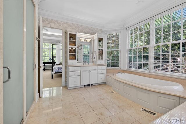 25 Fair Oaks Drive, St Louis, MO 63124