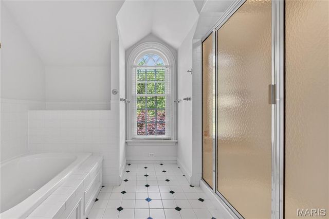 25 Fair Oaks Drive, St Louis, MO 63124