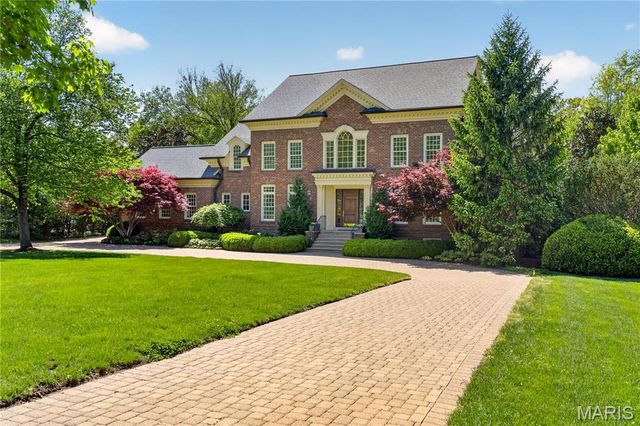 25 Fair Oaks Drive, St Louis, MO 63124