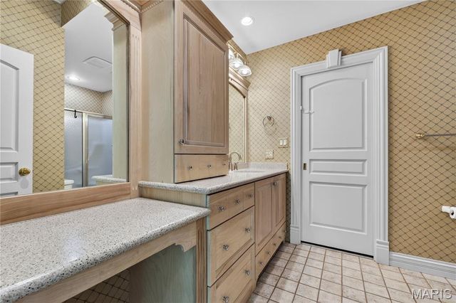 25 Fair Oaks Drive, St Louis, MO 63124
