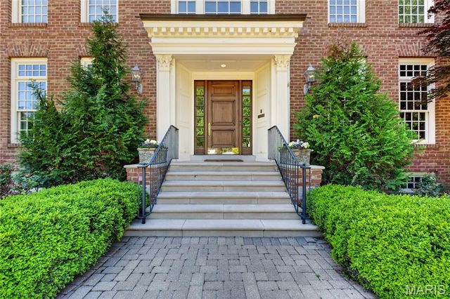 25 Fair Oaks Drive, St Louis, MO 63124