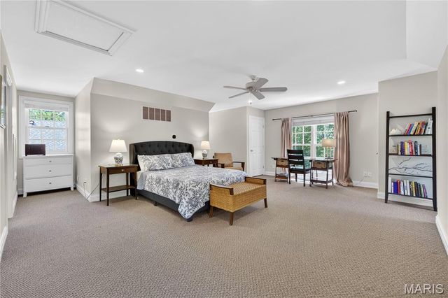 25 Fair Oaks Drive, St Louis, MO 63124