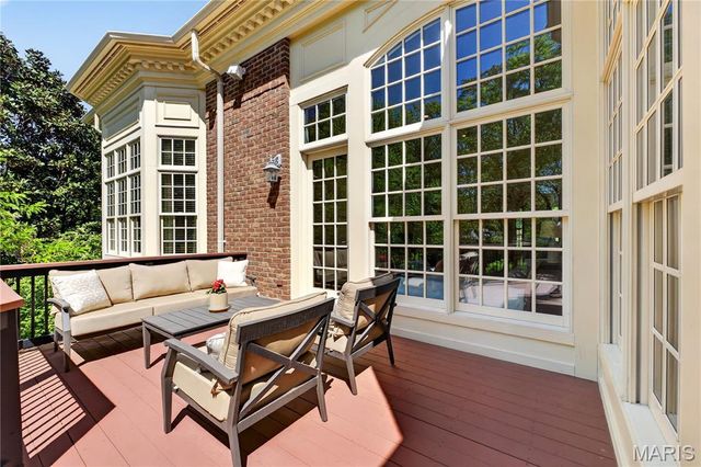 25 Fair Oaks Drive, St Louis, MO 63124