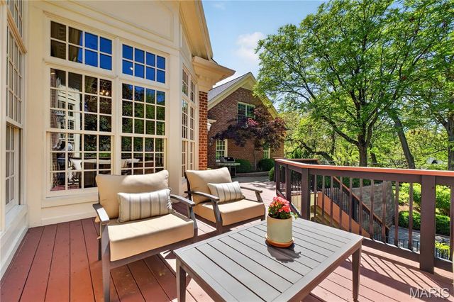 25 Fair Oaks Drive, St Louis, MO 63124