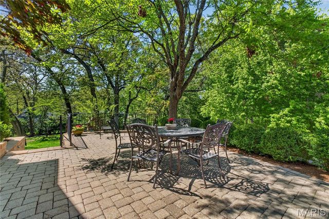 25 Fair Oaks Drive, St Louis, MO 63124