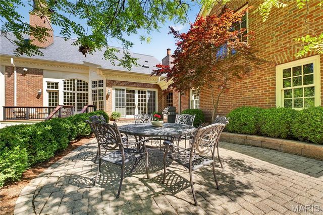 25 Fair Oaks Drive, St Louis, MO 63124