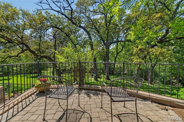 25 Fair Oaks Drive, St Louis, MO 63124