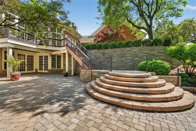 25 Fair Oaks Drive, St Louis, MO 63124
