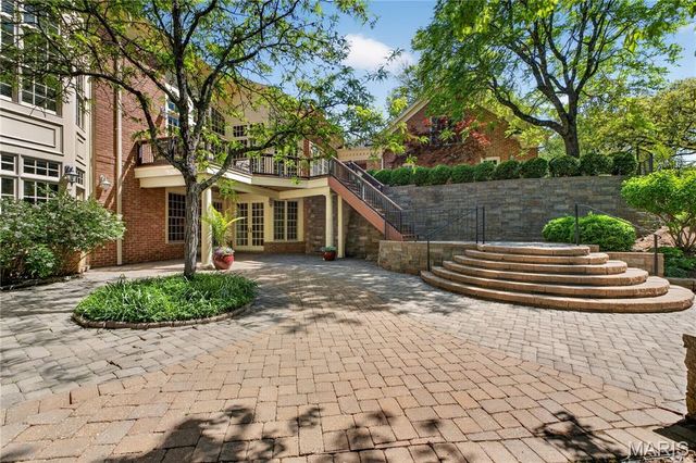 25 Fair Oaks Drive, St Louis, MO 63124