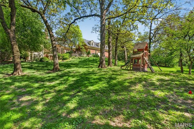 25 Fair Oaks Drive, St Louis, MO 63124