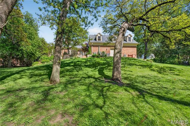 25 Fair Oaks Drive, St Louis, MO 63124
