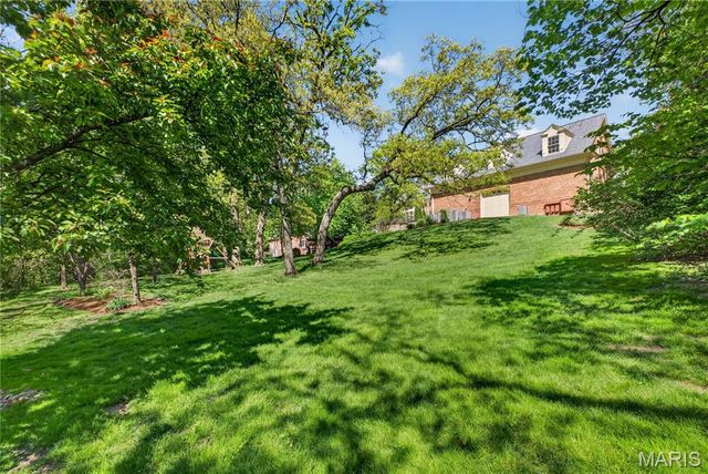25 Fair Oaks Drive, St Louis, MO 63124