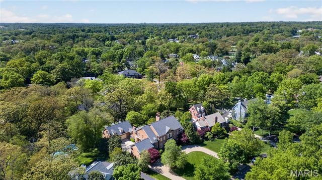 25 Fair Oaks Drive, St Louis, MO 63124