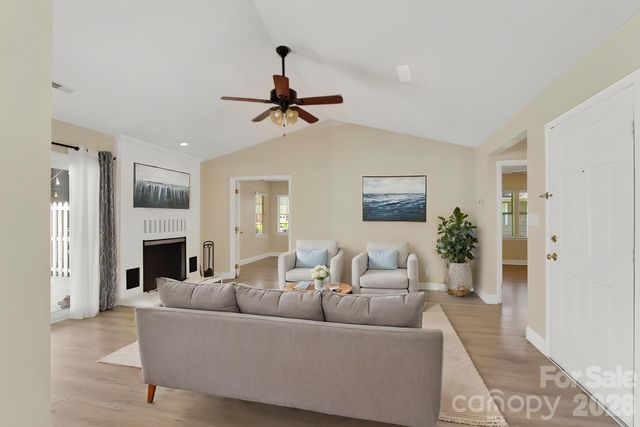 2705 Tiergarten Lane, Charlotte, NC 28210