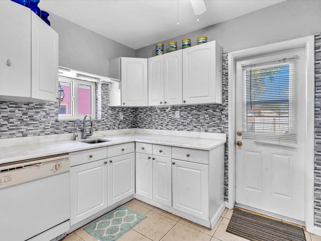 1835 Roosevelt Street, Hollywood, FL 33020