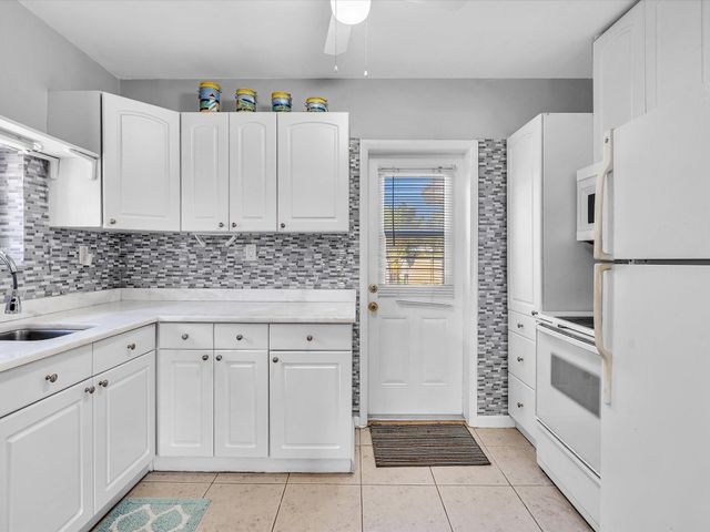 1835 Roosevelt Street, Hollywood, FL 33020