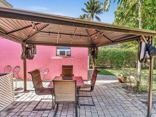 1835 Roosevelt Street, Hollywood, FL 33020