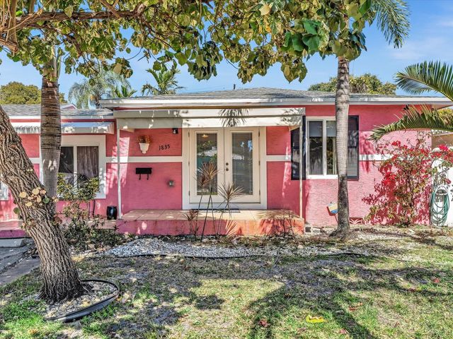 1835 Roosevelt Street, Hollywood, FL 33020