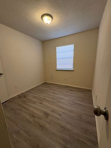 1201 Kimbrough Street, White Settlement, TX 76108