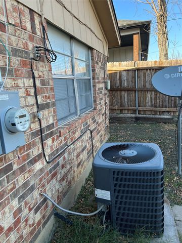 1201 Kimbrough Street, White Settlement, TX 76108