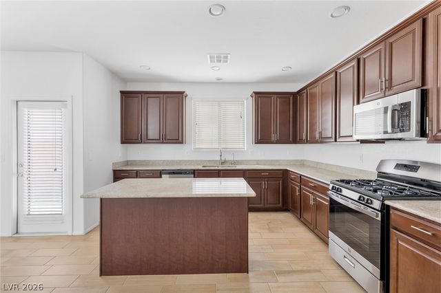 8076 Satin Carnation Lane, Las Vegas, NV 89166