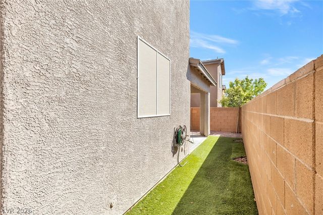 8076 Satin Carnation Lane, Las Vegas, NV 89166