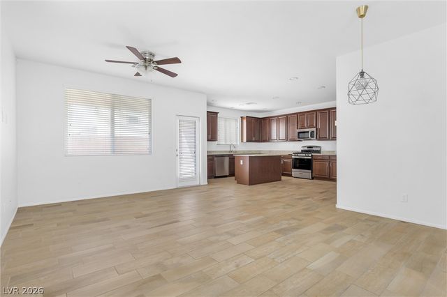8076 Satin Carnation Lane, Las Vegas, NV 89166