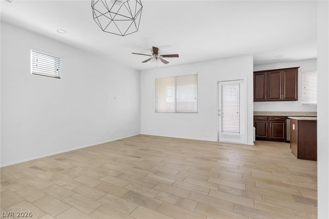 8076 Satin Carnation Lane, Las Vegas, NV 89166