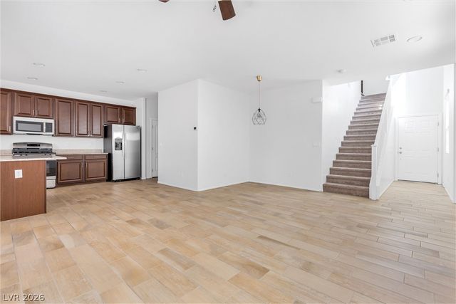 8076 Satin Carnation Lane, Las Vegas, NV 89166