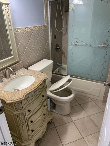160 Brill St, Newark City, NJ 07105